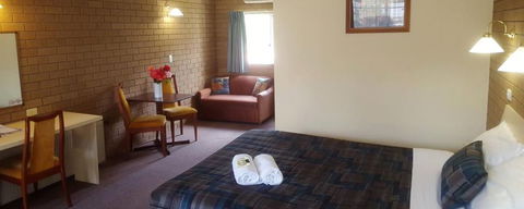 Hepburn Springs Motor Inn - Sunshine Coast Tourism 1