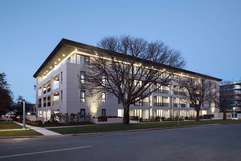 Knightsbridge Canberra - Holiday Sunshine Coast 0