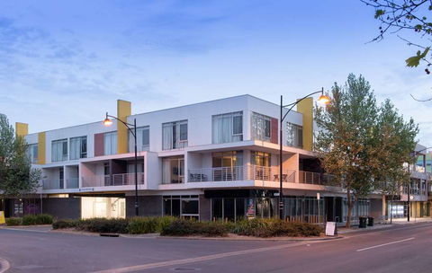 Mawson Lakes Hotel - Holiday Sunshine Coast 1