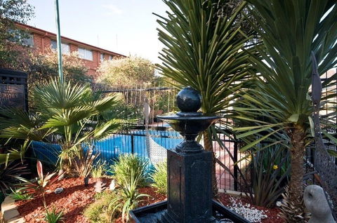 Country Plaza Queanbeyan - Sunshine Coast Tourism 2
