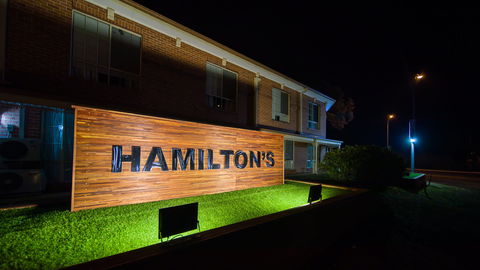 Hamilton's Queanbeyan Motel - Sunshine Coast Tourism 2