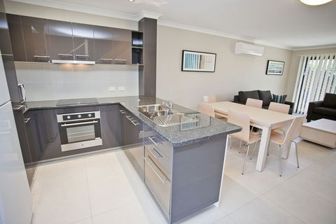 Stonewood Villas - Sunshine Coast Tourism 1