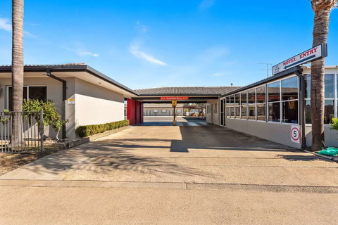 Econo lodge Moree Spa Motor Inn - Sunshine Coast Tourism 1