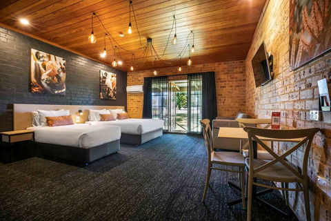 Macquarie Inn - Holiday Sunshine Coast 1