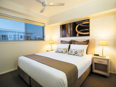Oaks Moranbah - Sunshine Coast Tourism 1