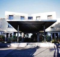 Golden Pebble Hotel - Holiday Sunshine Coast