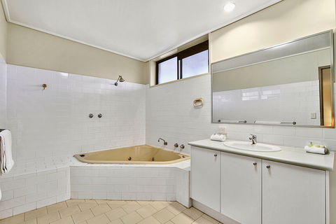 Knox International Hotel - Holiday Sunshine Coast 5