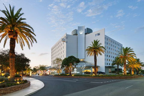Crown Promenade Perth - Holiday Sunshine Coast 0
