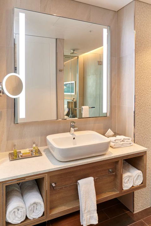 DoubleTree By Hilton Perth Northbridge - Holiday Sunshine Coast 6