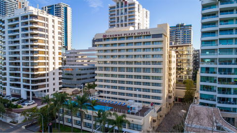 Crowne Plaza Perth - Holiday Sunshine Coast 1