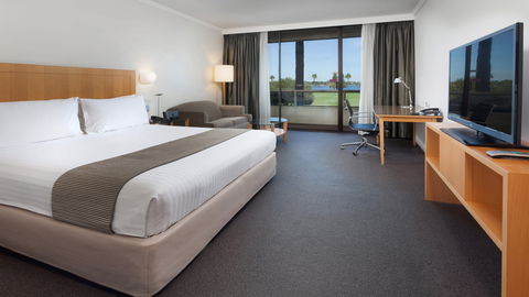 Crowne Plaza Perth - Holiday Sunshine Coast 5