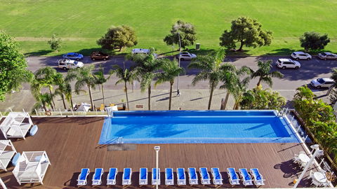 Crowne Plaza Perth - Holiday Sunshine Coast 7