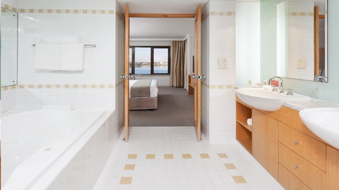 Crowne Plaza Perth - Holiday Sunshine Coast 13
