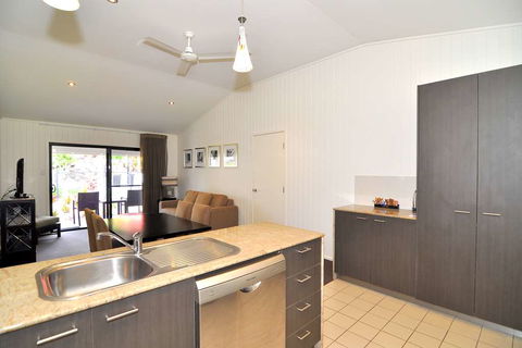 Mission Beach Resort - Sunshine Coast Tourism 6