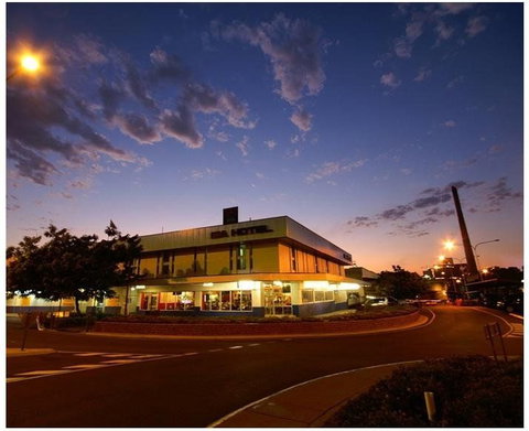 Isa Hotel - Sunshine Coast Tourism 0