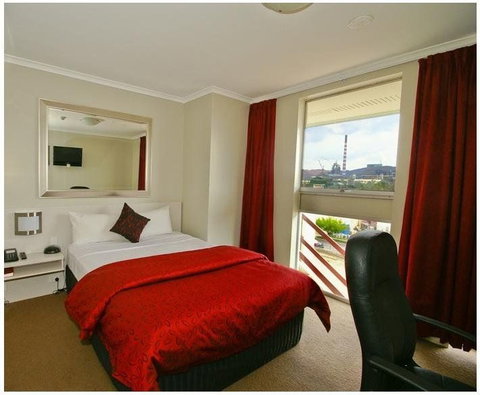 Isa Hotel - Sunshine Coast Tourism 2