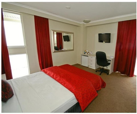 Isa Hotel - Sunshine Coast Tourism 3
