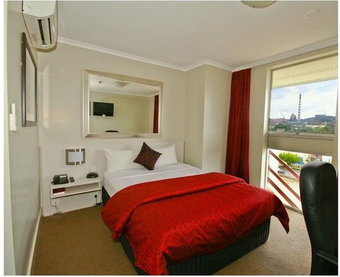 Isa Hotel - Sunshine Coast Tourism 4
