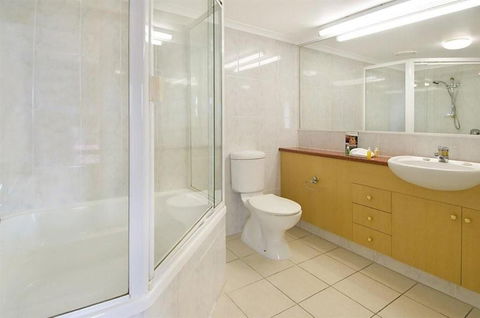 Springwood Tower Apartment Hotel - Holiday Sunshine Coast 2