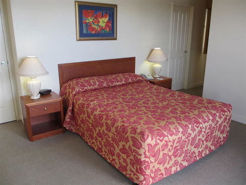 Springwood Tower Apartment Hotel - Holiday Sunshine Coast 3