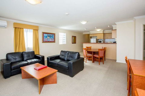 Springwood Tower Apartment Hotel - Holiday Sunshine Coast 5