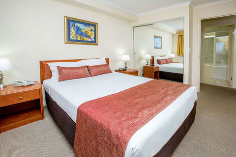 Springwood Tower Apartment Hotel - Holiday Sunshine Coast 7