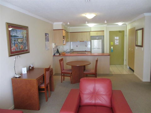 Springwood Tower Apartment Hotel - Holiday Sunshine Coast 8