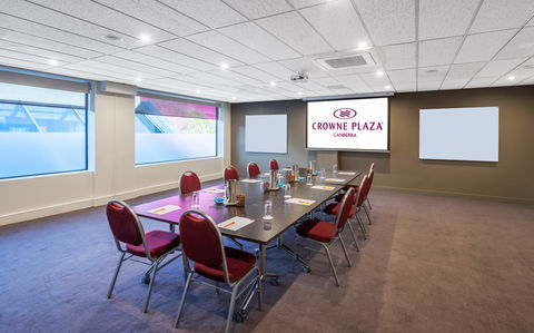 Crowne Plaza Canberra - Sunshine Coast Tourism 8