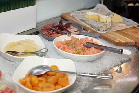 Crowne Plaza Canberra - Sunshine Coast Tourism 12