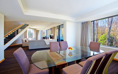 Crowne Plaza Canberra - Sunshine Coast Tourism 13