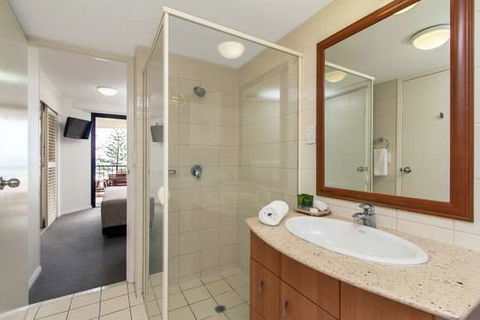 Mantra Coolangatta Beach - Sunshine Coast Tourism 3