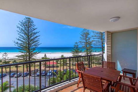Mantra Coolangatta Beach - Sunshine Coast Tourism 4