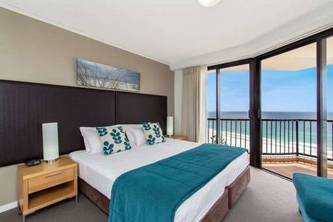 Mantra Coolangatta Beach - Sunshine Coast Tourism 8