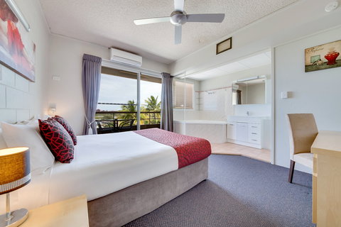 Camelot Motel - Holiday Sunshine Coast 2