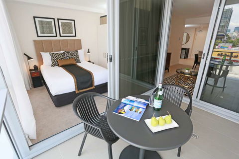 Alex Perry Hotel And Apartments - Holiday Sunshine Coast 2