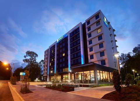 Holiday Inn Express Sydney Macquarie Pk - Holiday Sunshine Coast 1