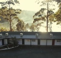 The Fox  Hounds Inn - Holiday Sunshine Coast