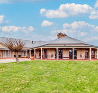 The Bowen Inn Motel - Holiday Sunshine Coast