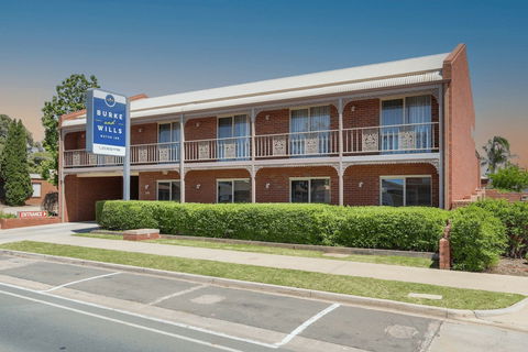 Burke & Wills Motor Inn - Sunshine Coast Tourism 0