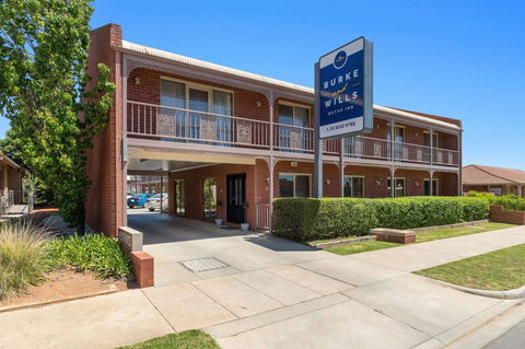 Burke & Wills Motor Inn - Sunshine Coast Tourism 1