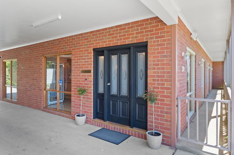 Burke & Wills Motor Inn - Sunshine Coast Tourism 2