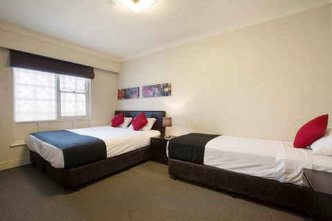 Enfield Hotel - Holiday Sunshine Coast 1