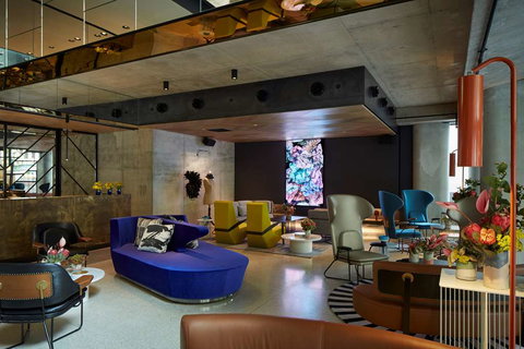 QT Melbourne - Holiday Sunshine Coast 1