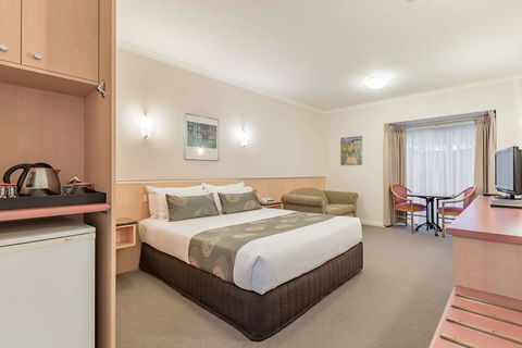 Waverley International Hotel - Sunshine Coast Tourism 1
