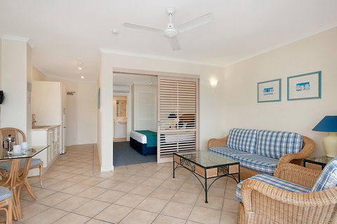 Macrossan House Boutique Holidays Apts - Holiday Sunshine Coast 2