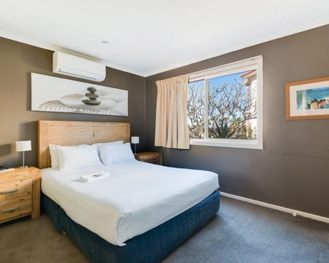 Aqualuna Beach Resort - Holiday Sunshine Coast 2