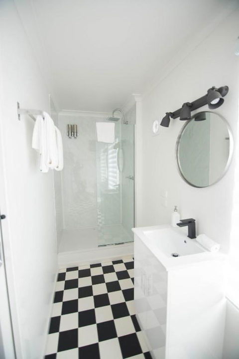 Siesta Central Apartments - Sunshine Coast Tourism 1