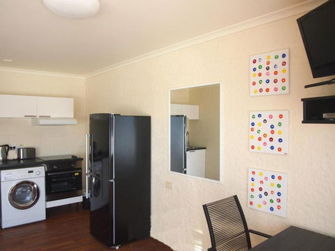 Siesta Central Apartments - Sunshine Coast Tourism 2