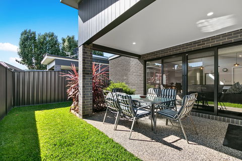 Hotel Aspen & Apartments - Sunshine Coast Tourism 1
