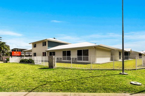 Econo Lodge Beachside - Holiday Sunshine Coast 0